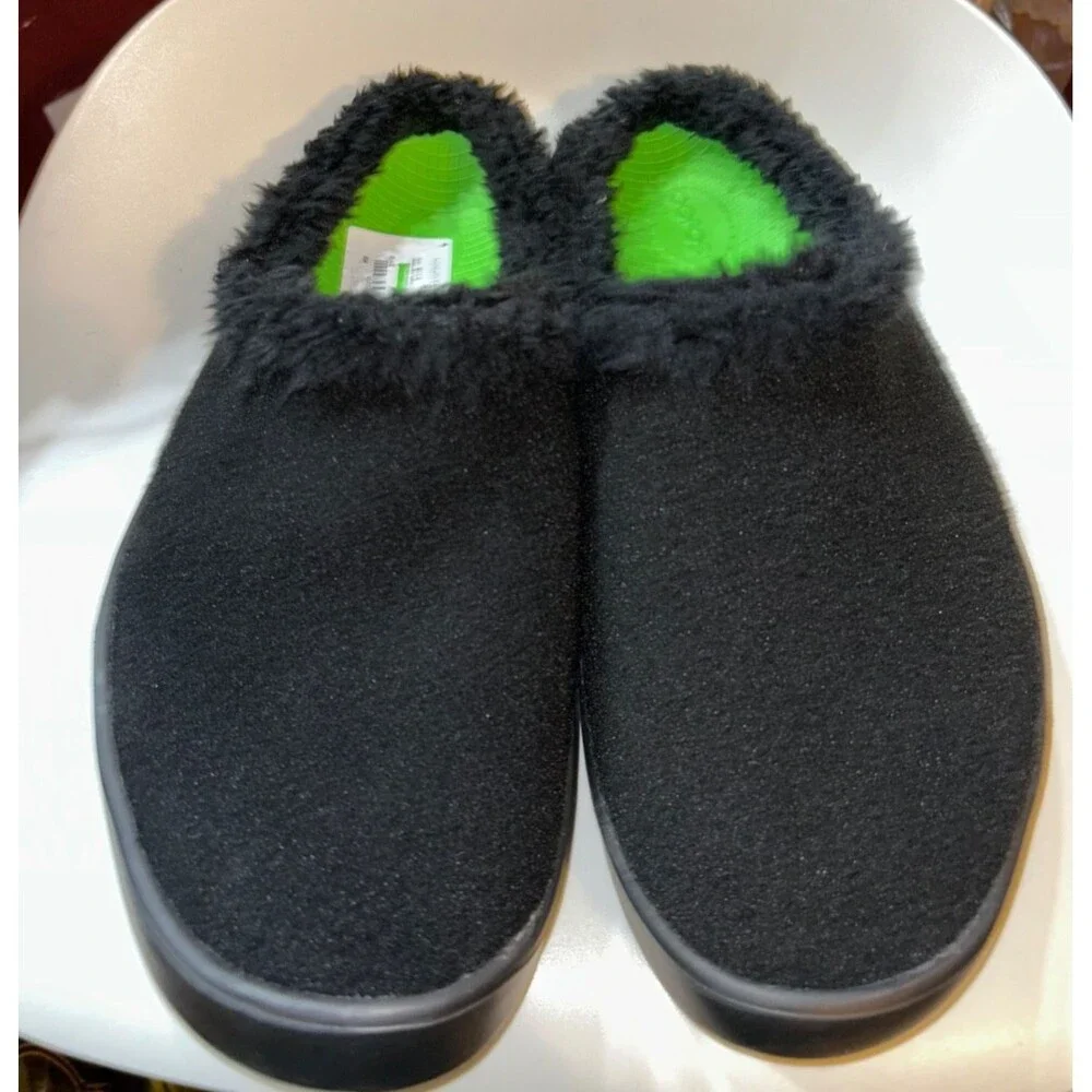 Oofos Men’s Oocoozie Fleece Clog Slipper size 11.5/ 44.5 NWT Black